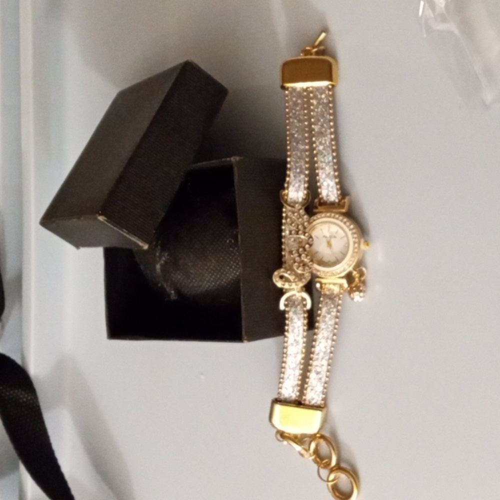 Watch plus bracelet set - Picture 2 of 7